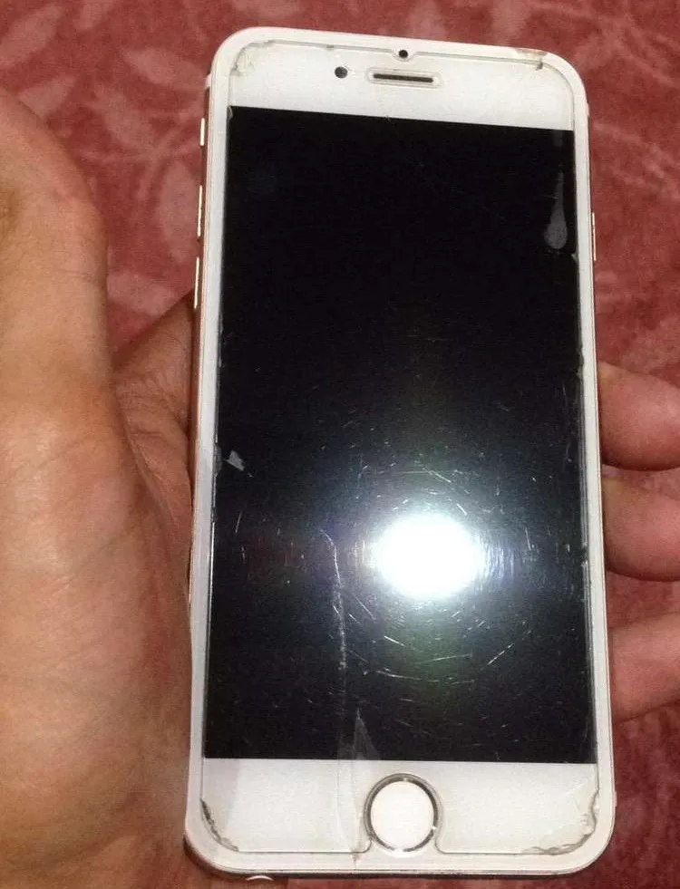 Iphone 6 - photo 1