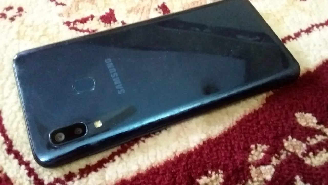 Samsung A20 3/32gb - photo 2