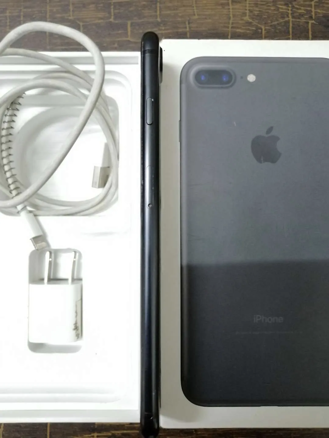 Iphone 7 plus 32 with all accessories original 10/8 condition pta approved - photo 1