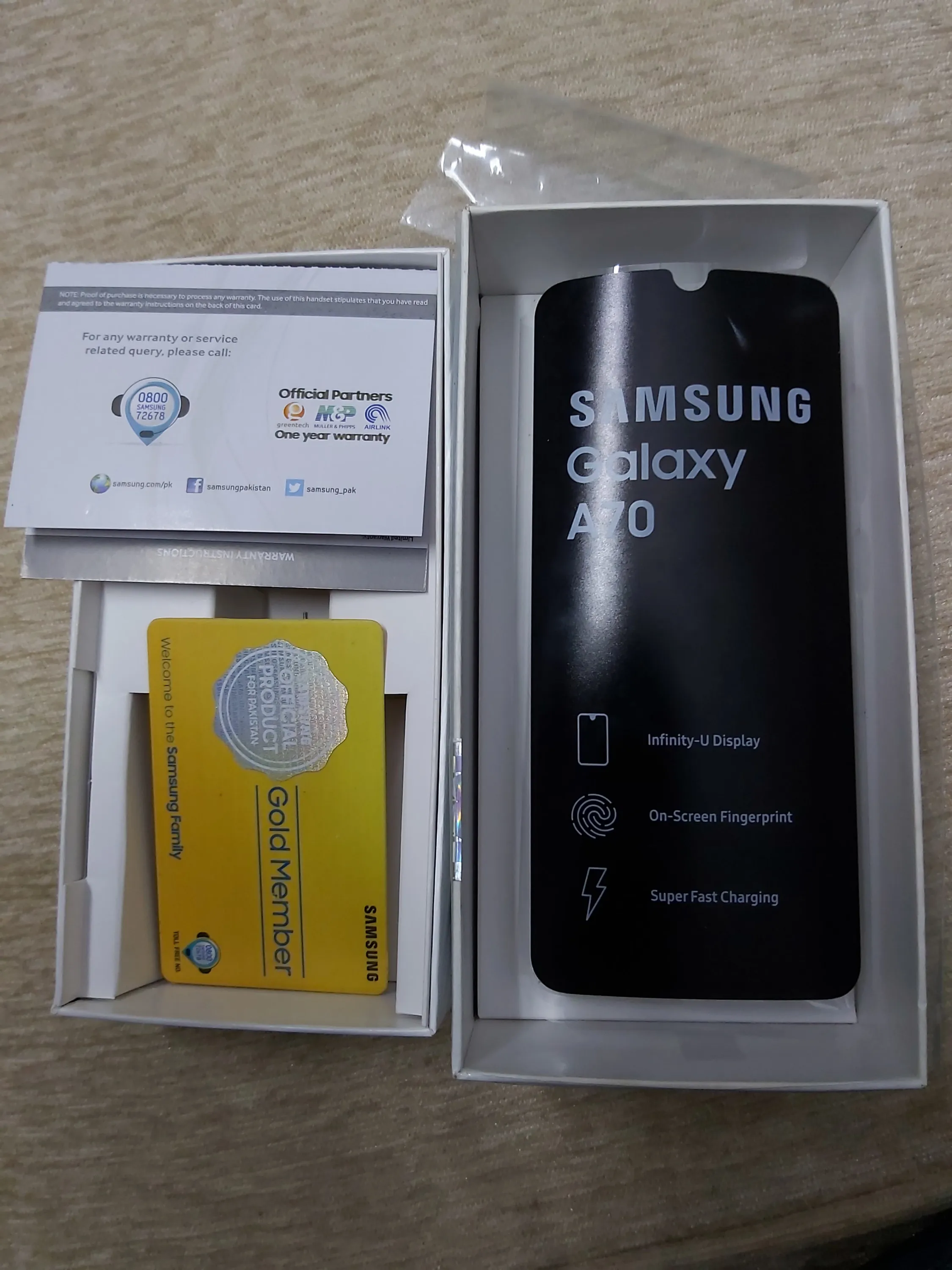 Samsung Galaxy A70 - photo 1