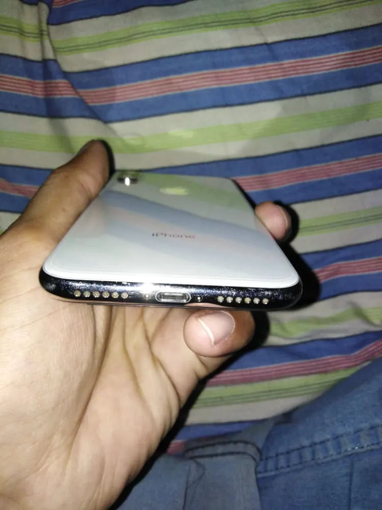 iPhone X - photo 3