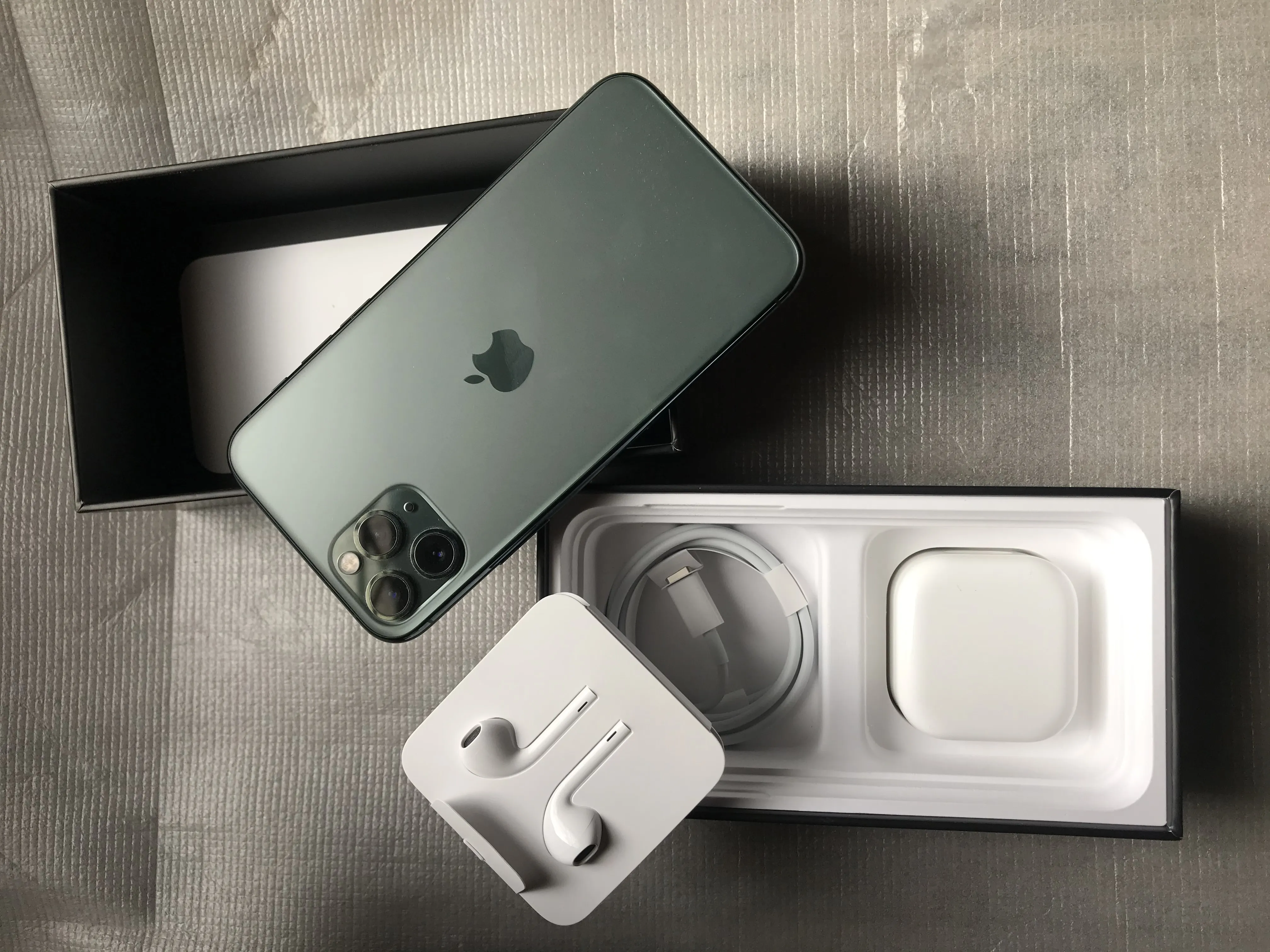 iPhone 11 Pro 256GB 10/10 PTA - photo 1