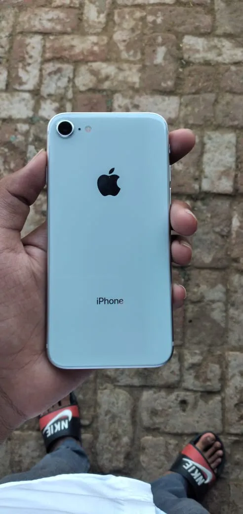 iPhone 8 (64gb) NON PTA - photo 1