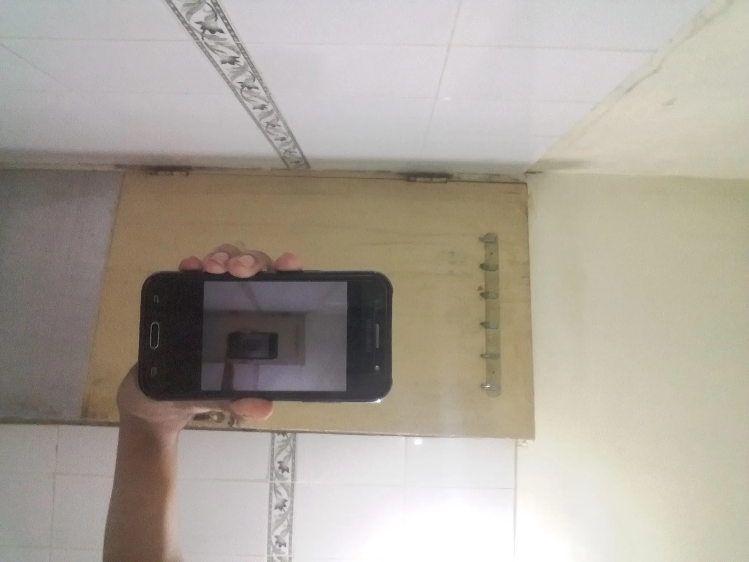 Samsung galaxy j500 - photo 1