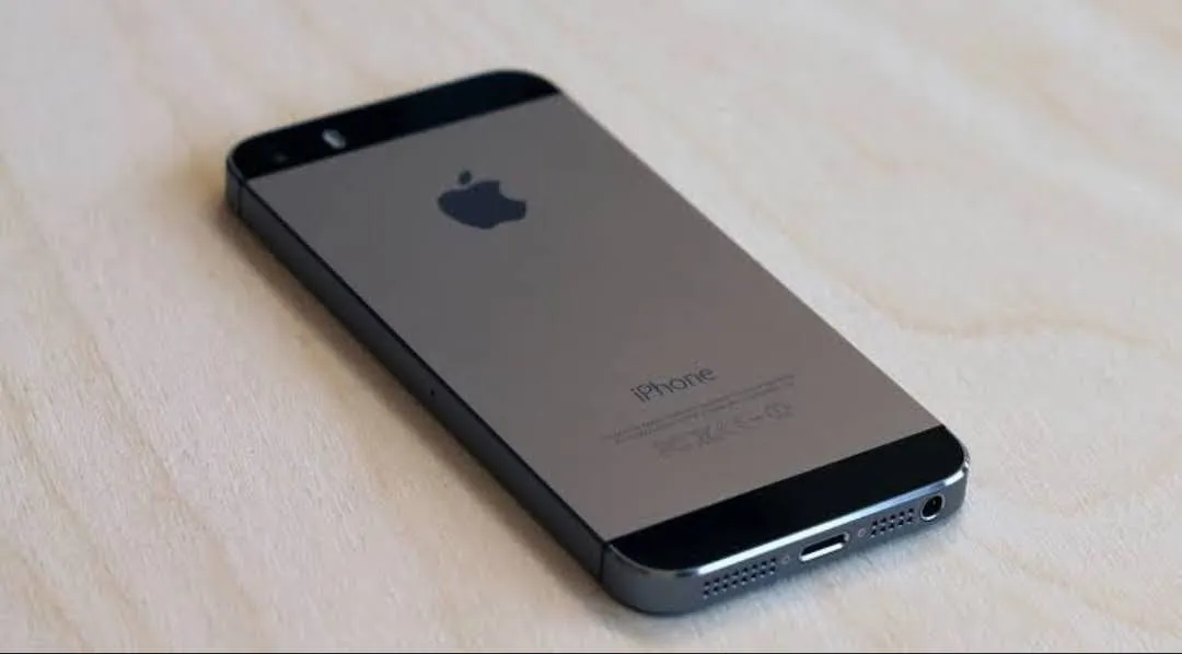 iPhone 5s with full box and 2 cover - photo 1