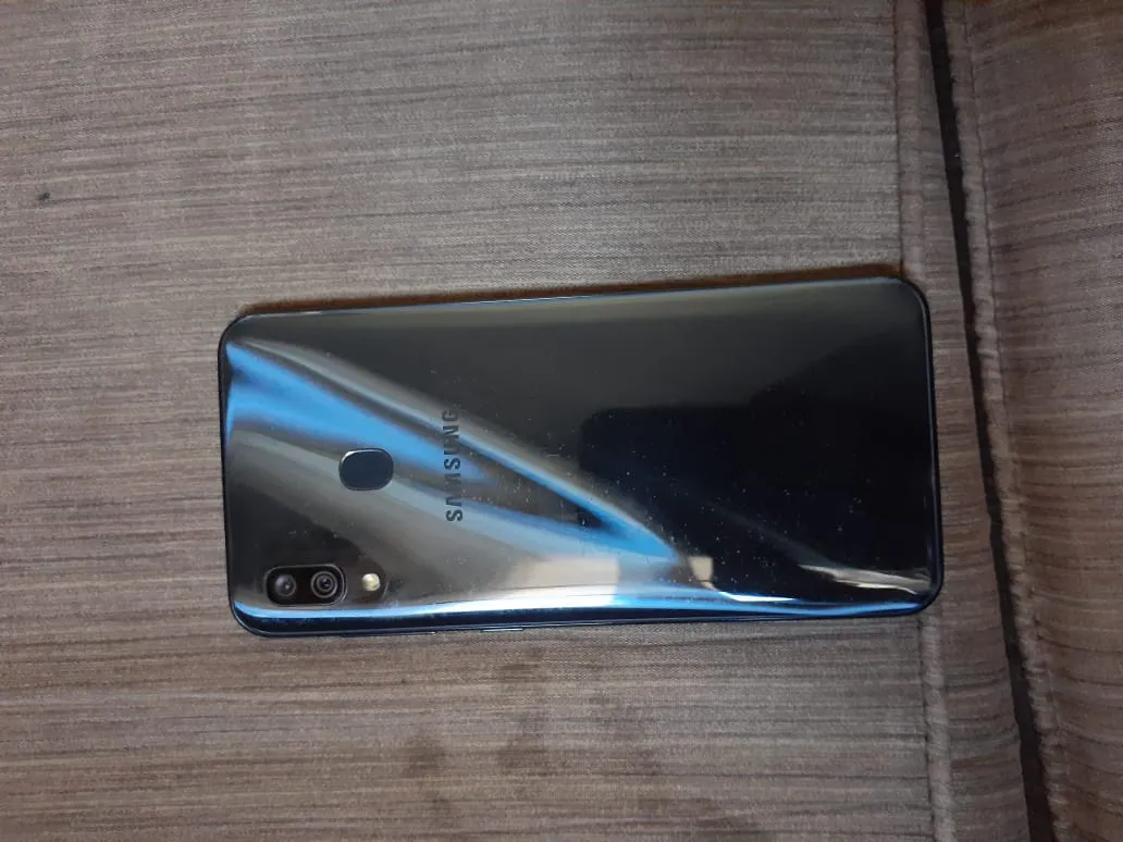 Used Samsung Galaxy A30 - photo 1