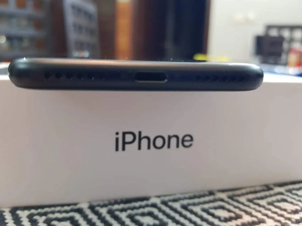 iPhone SE - photo 2