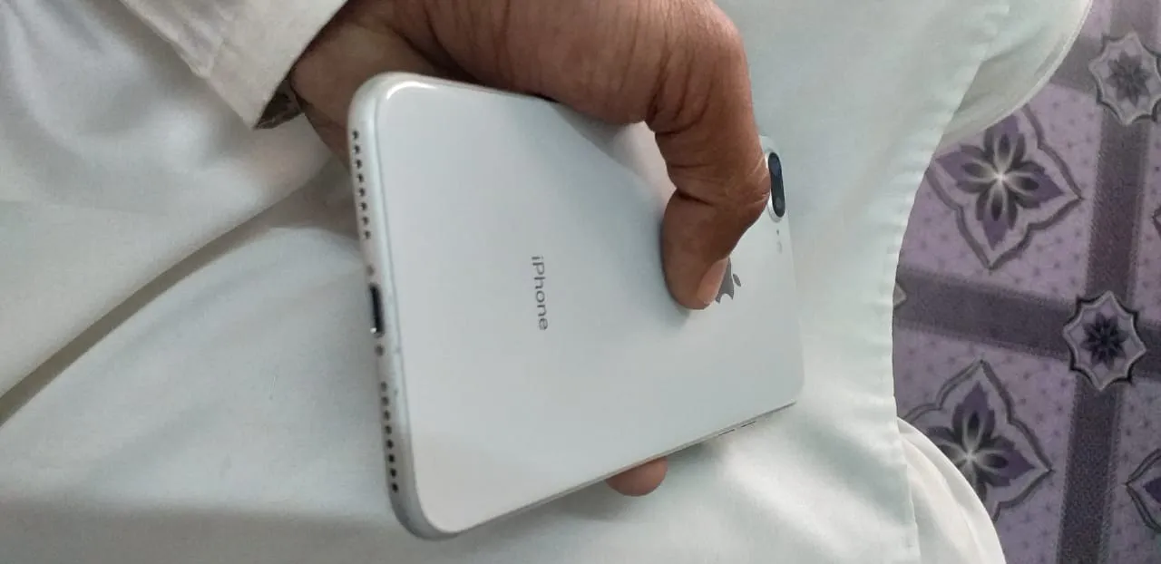iPhone 8 plus white 64GB - photo 2