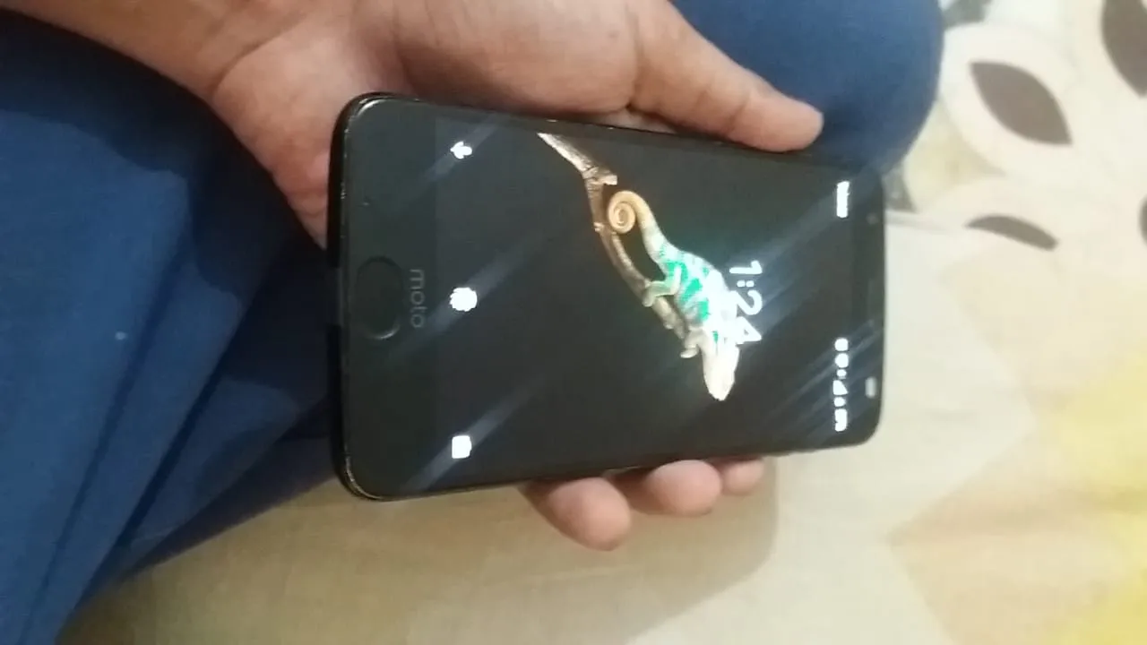 Motorola z2 force - photo 1
