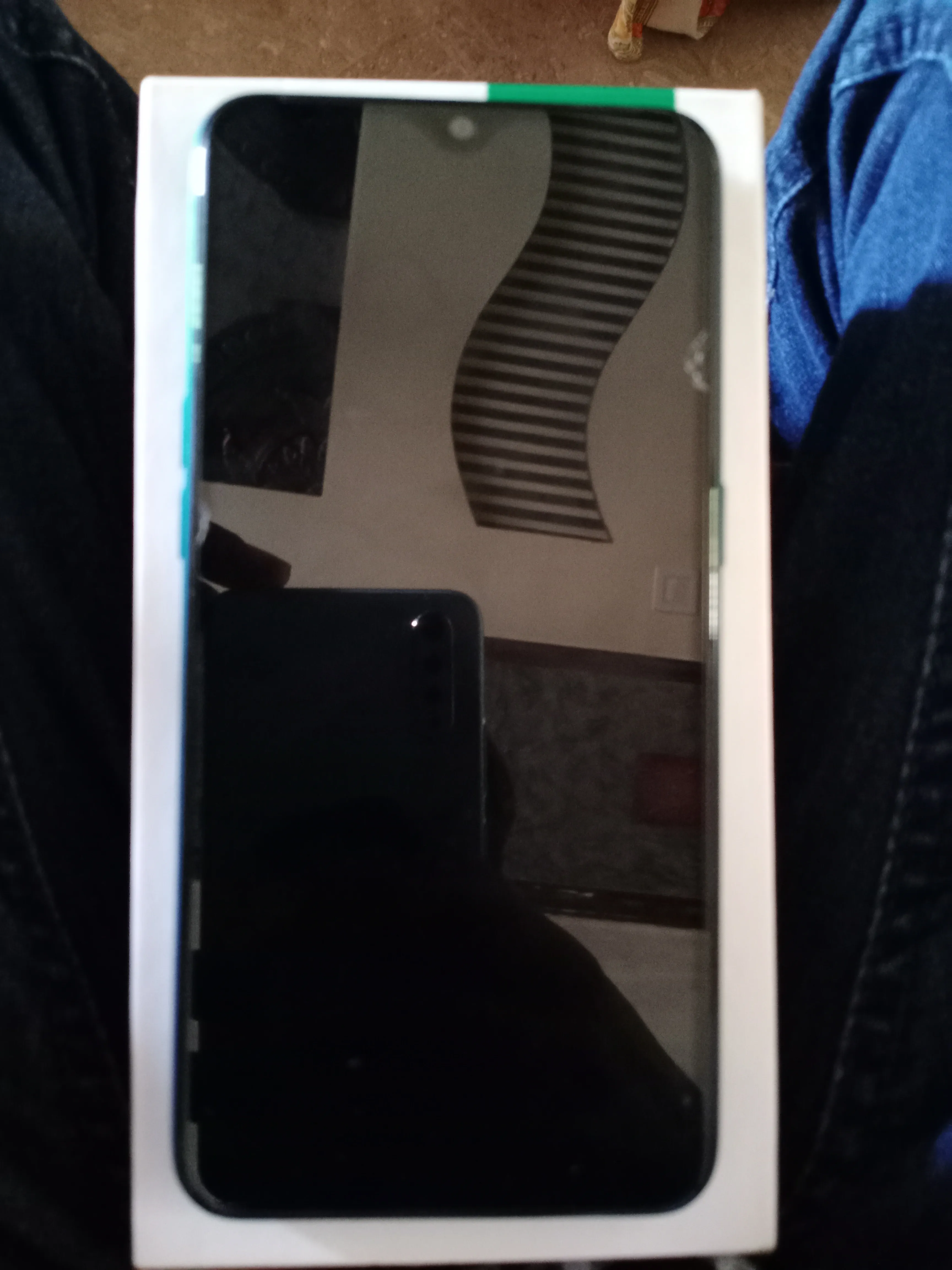 Oppo A7 in lush condition - photo 1