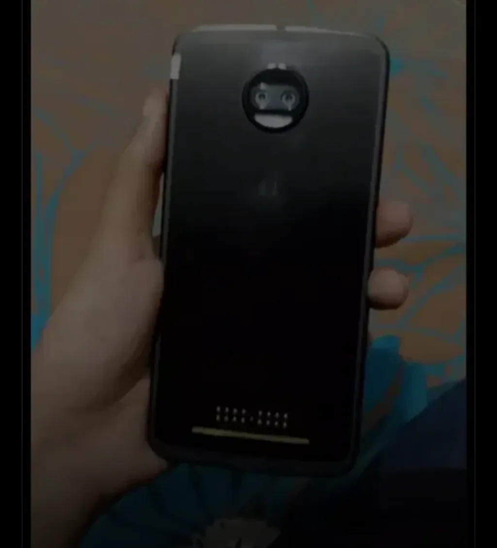 Motorola z2 force - photo 3