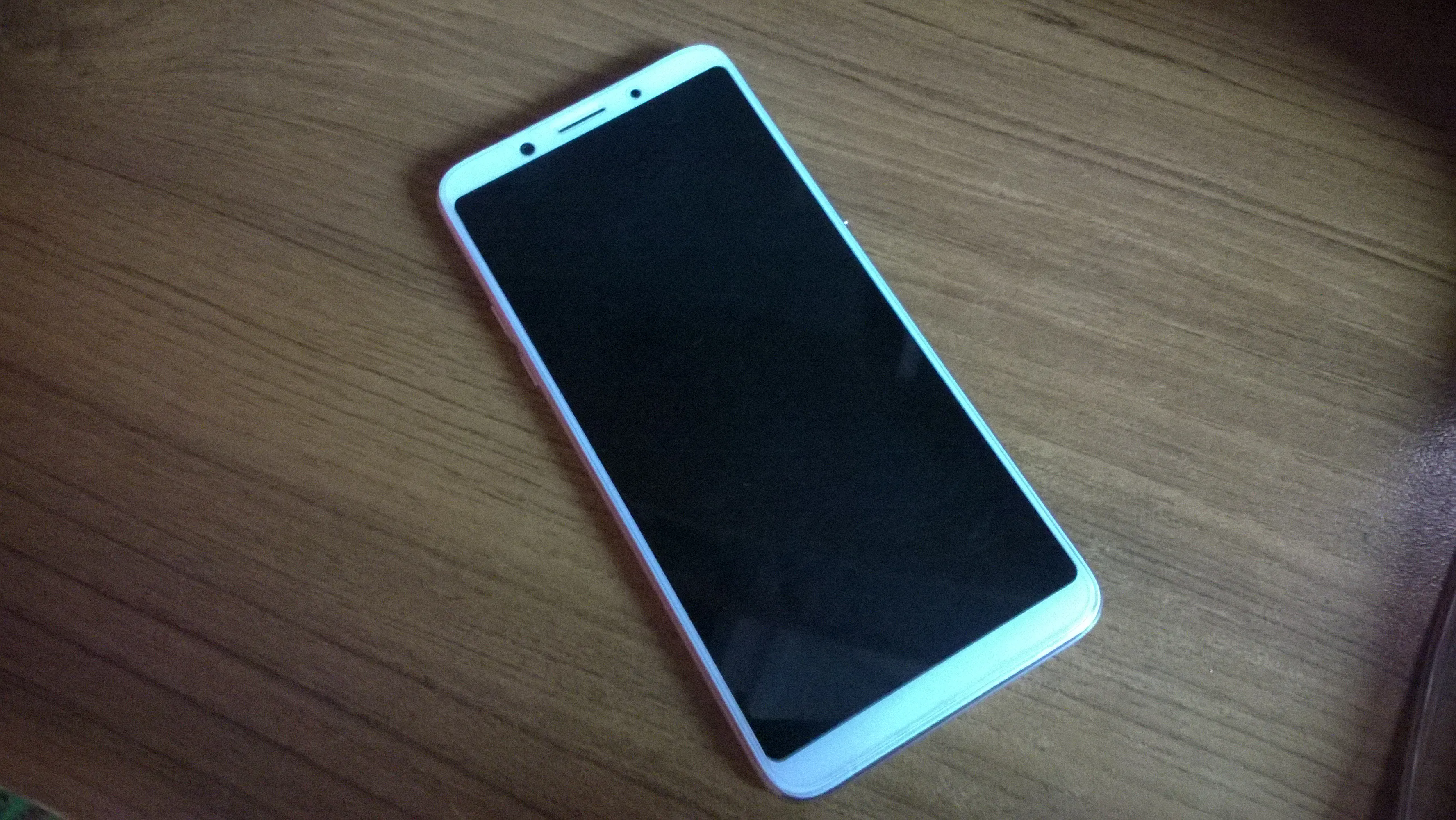 Oppo F5 - photo 1