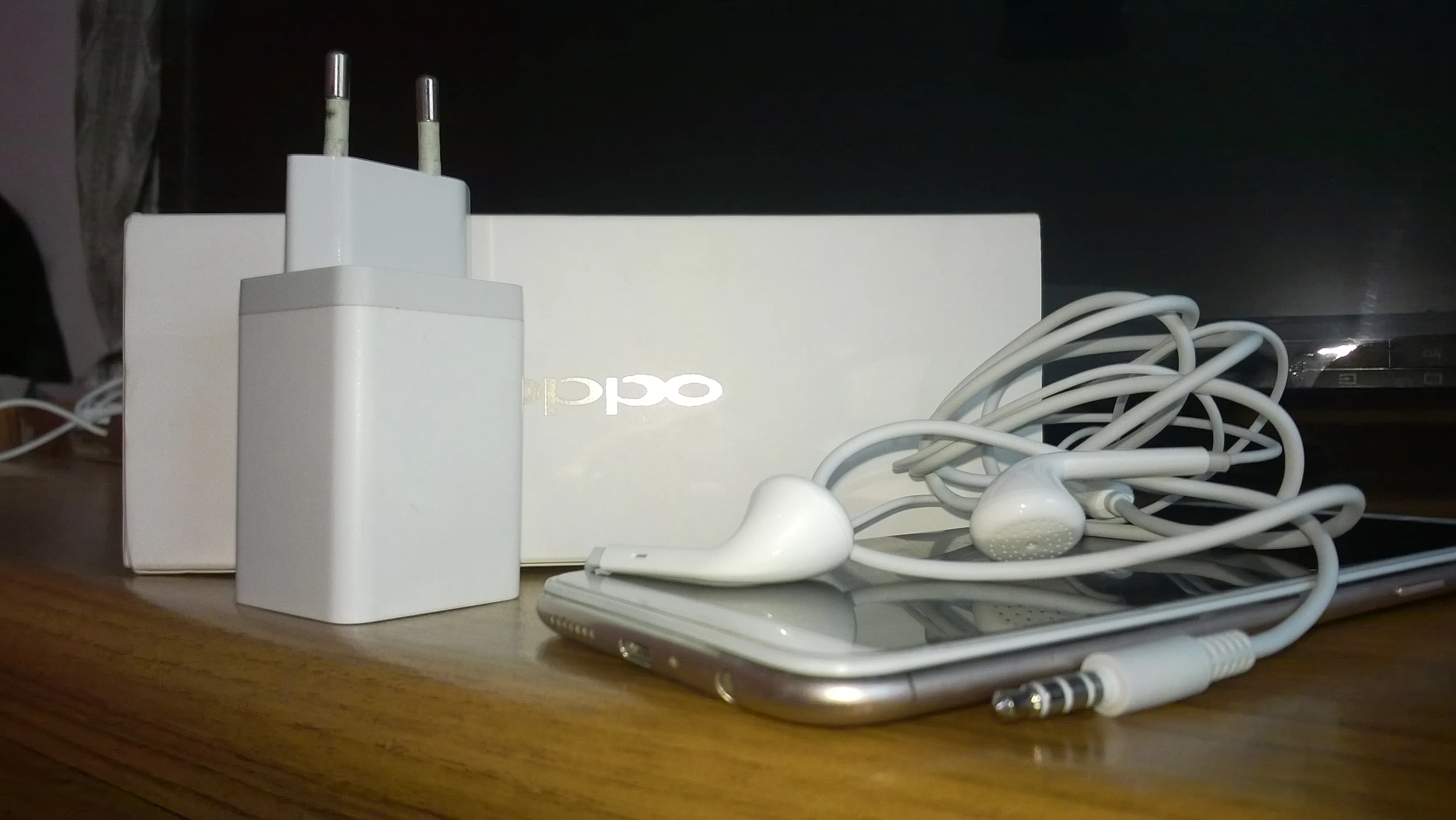Oppo F5 - photo 2