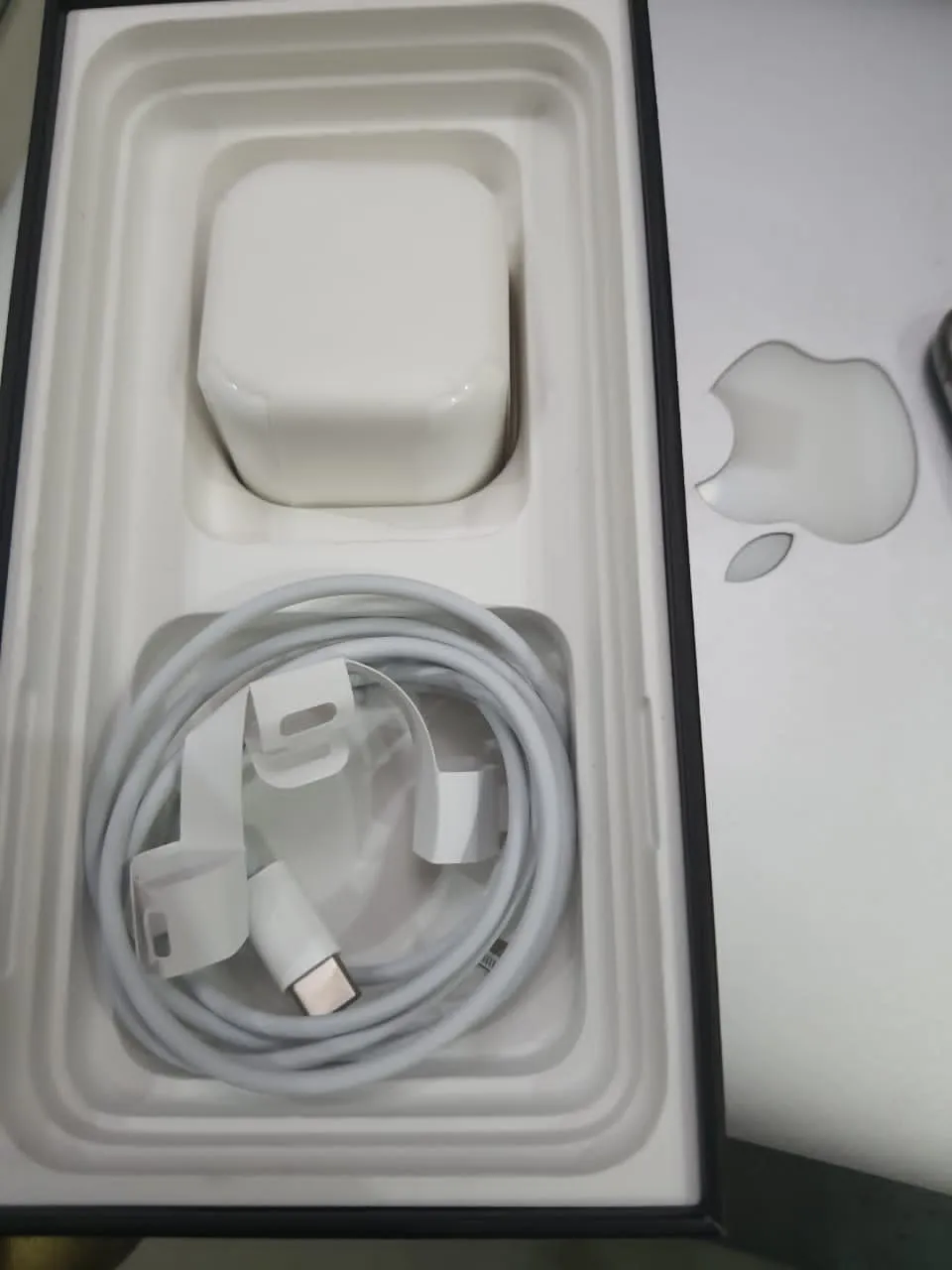 iPhone 11 Pro Max - photo 2