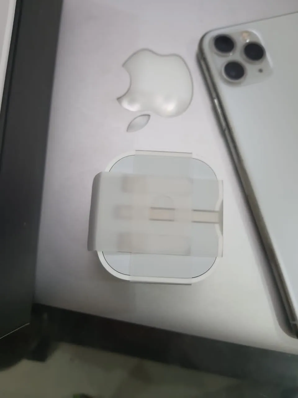 iPhone 11 Pro Max - photo 1
