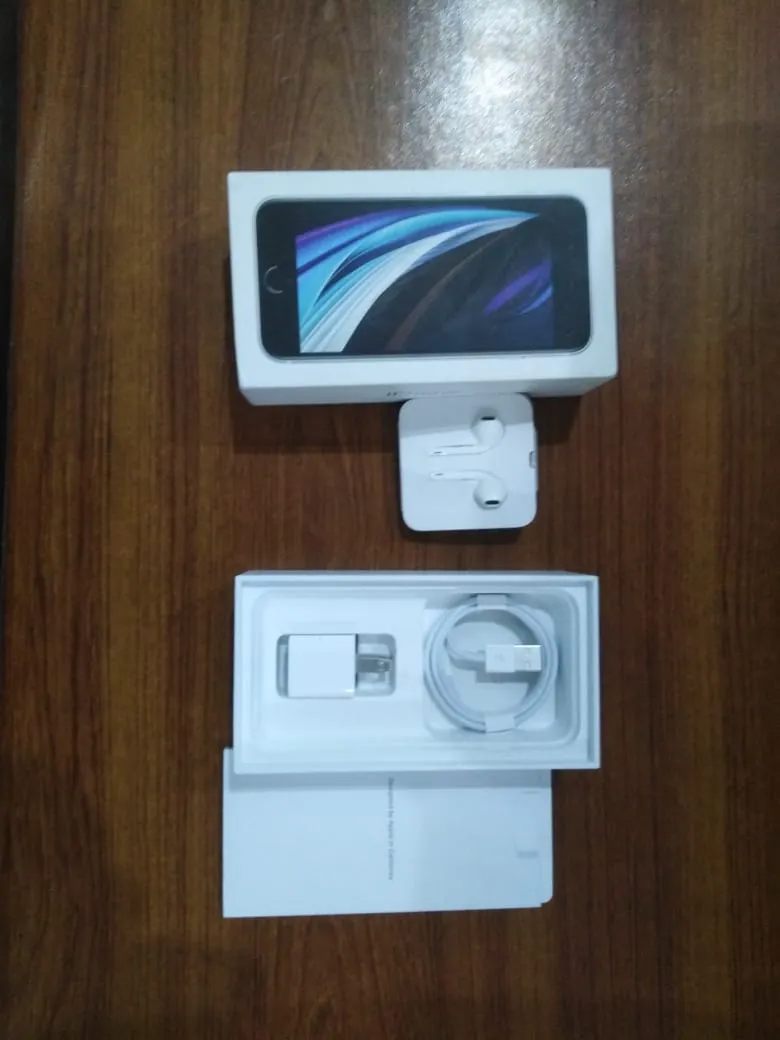 iPhone se 2020 - photo 3