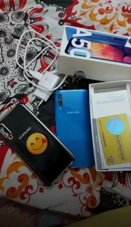 Samsung Galaxy A50 - photo 2