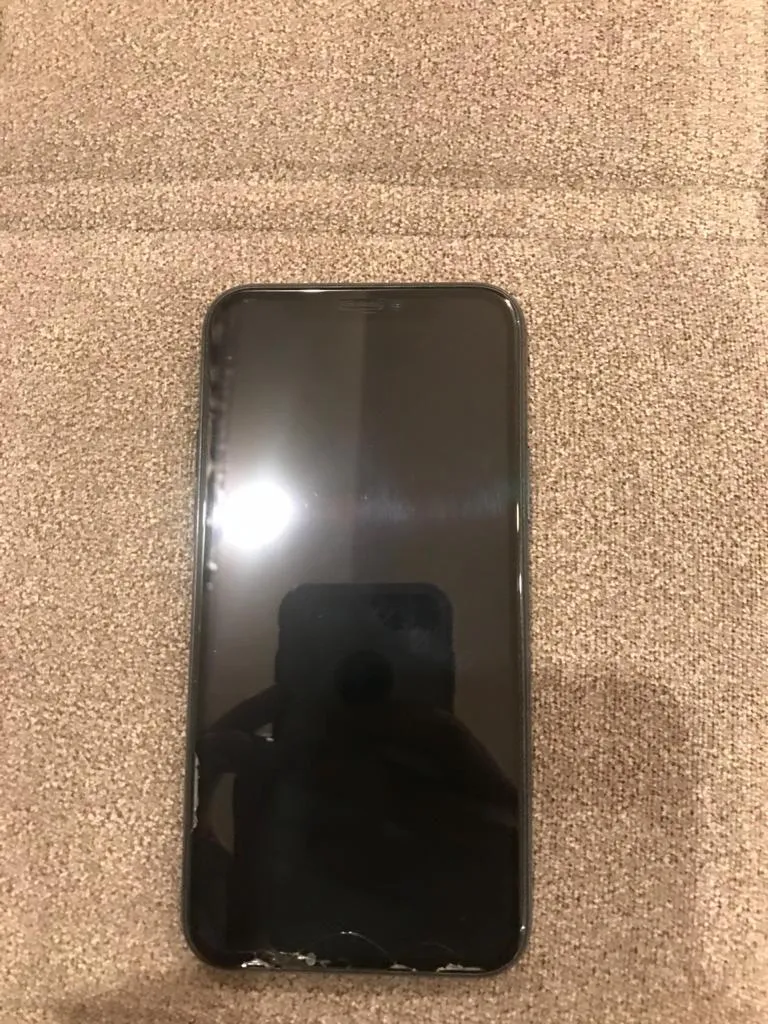 iPhone 11 Pro - photo 1