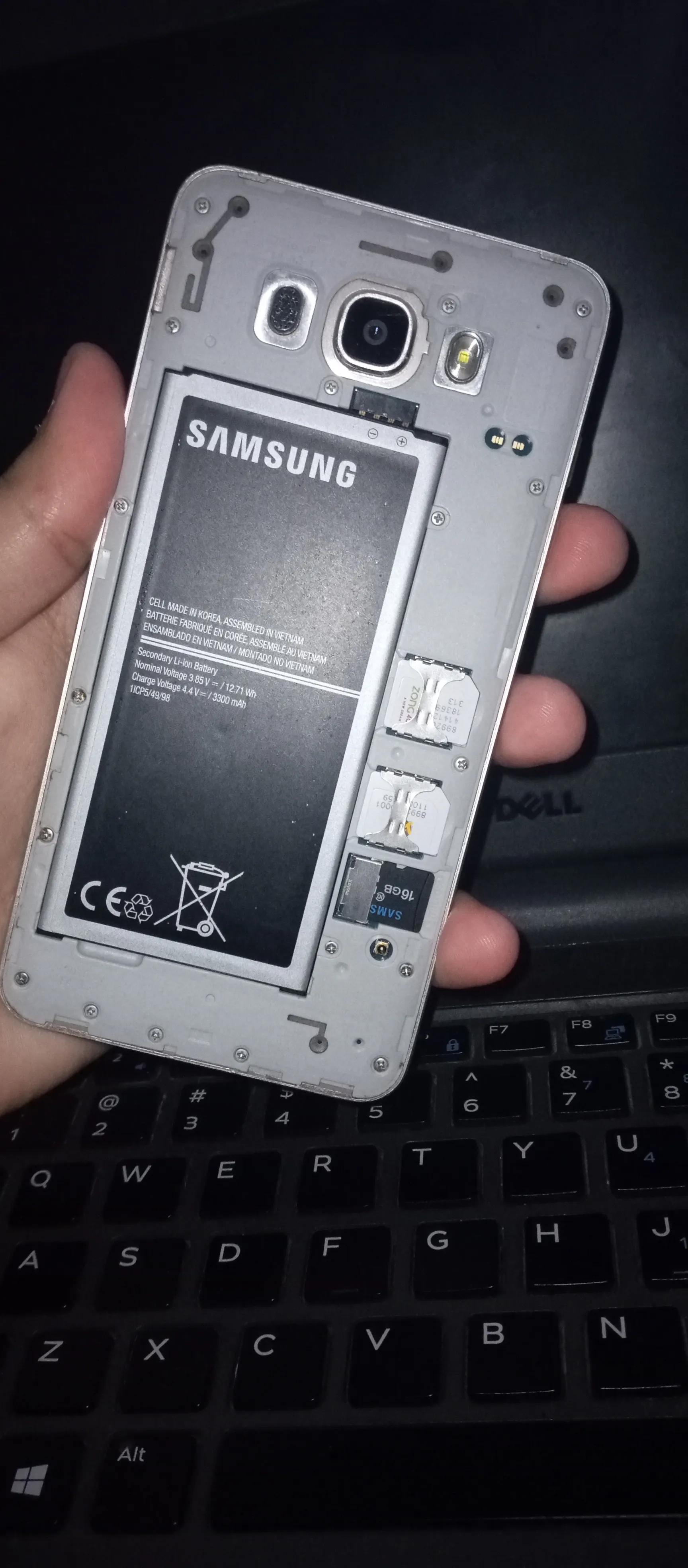 Samsung Galaxy J7 2016 (Gold) - photo 2