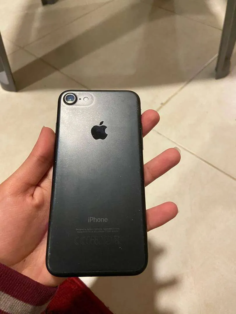 iPhone 7 32 GB - photo 1