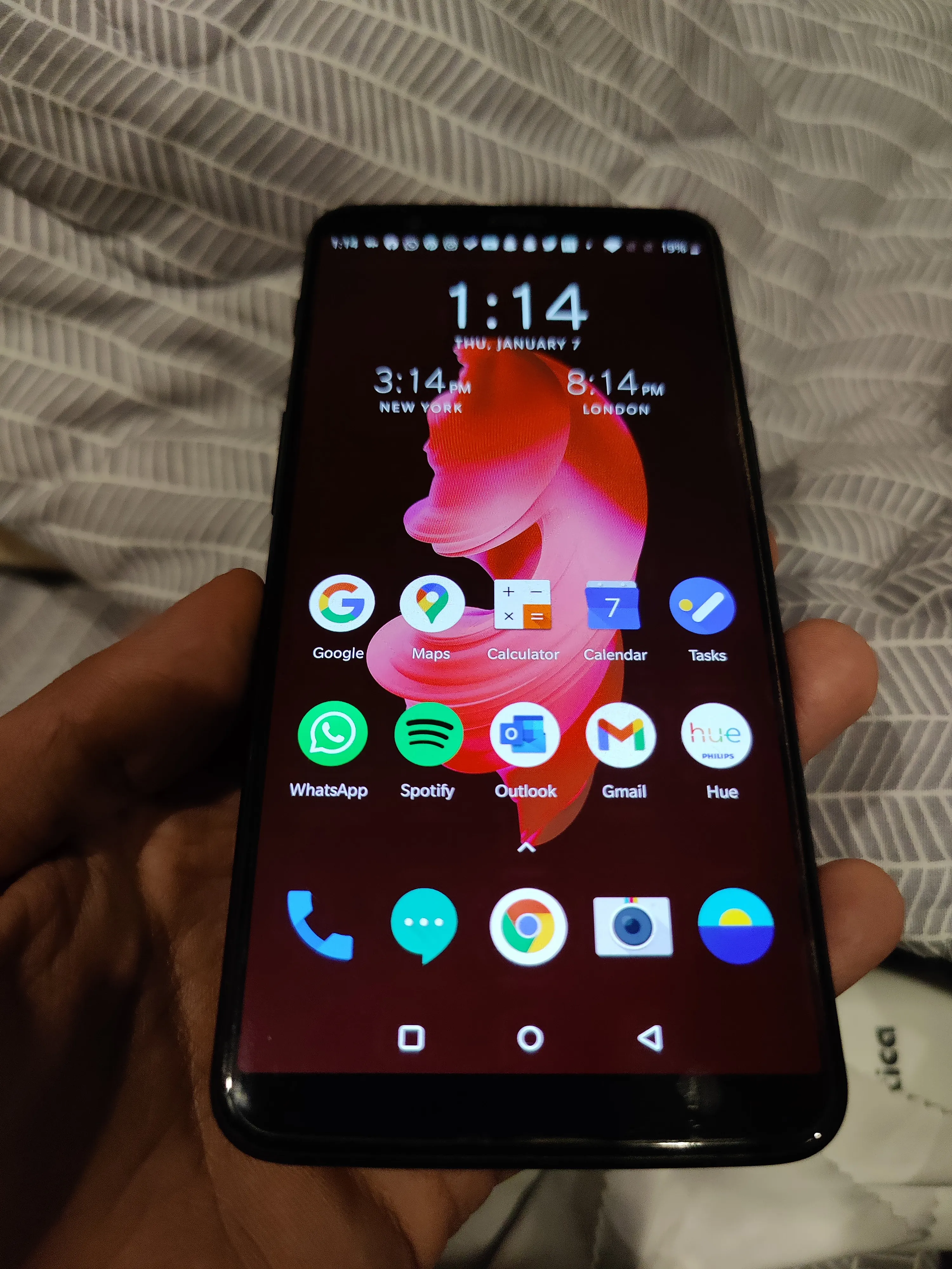 One Plus 5T with original Spigen Cover - photo 1