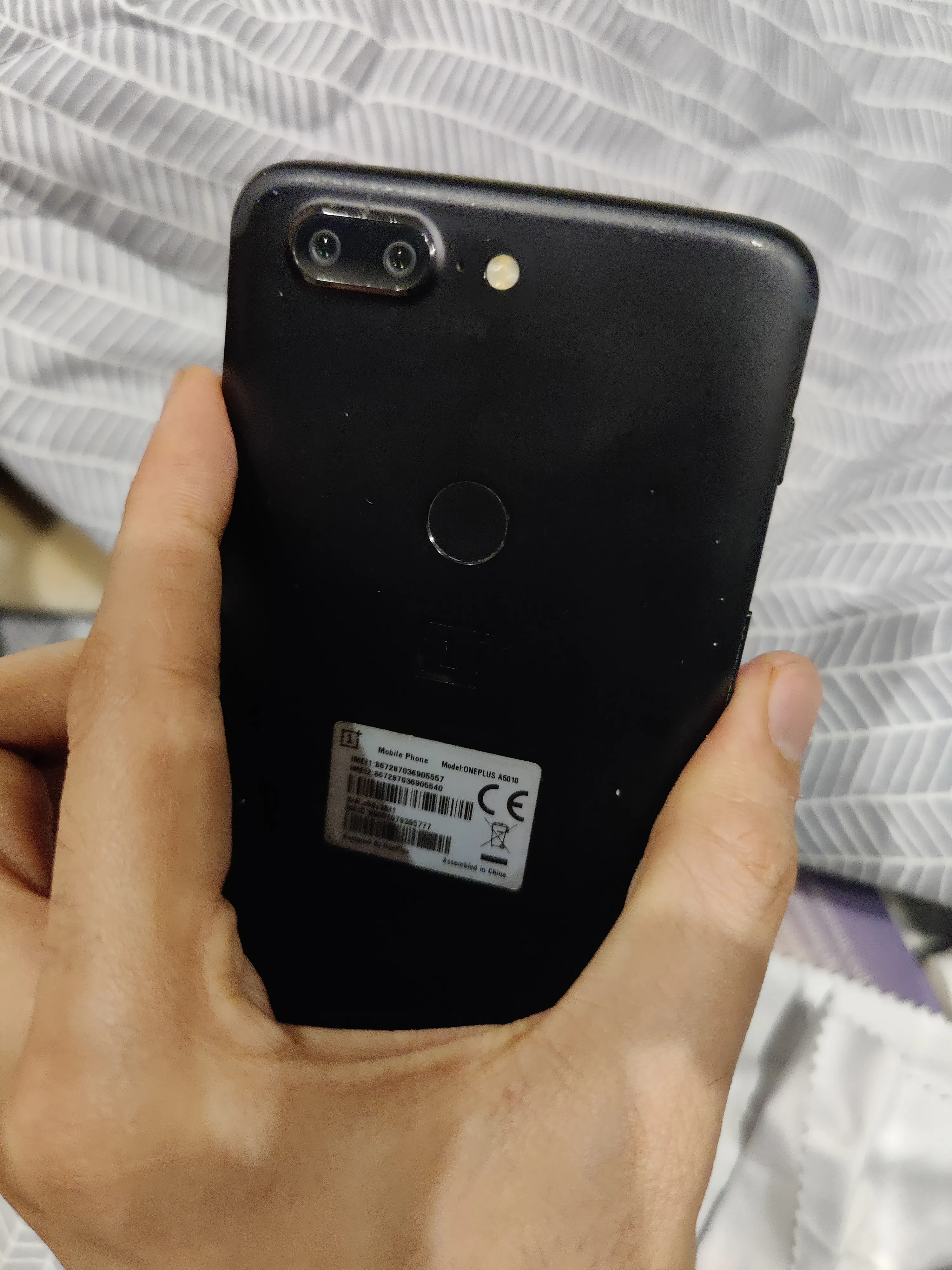 One Plus 5T with original Spigen Cover - photo 2