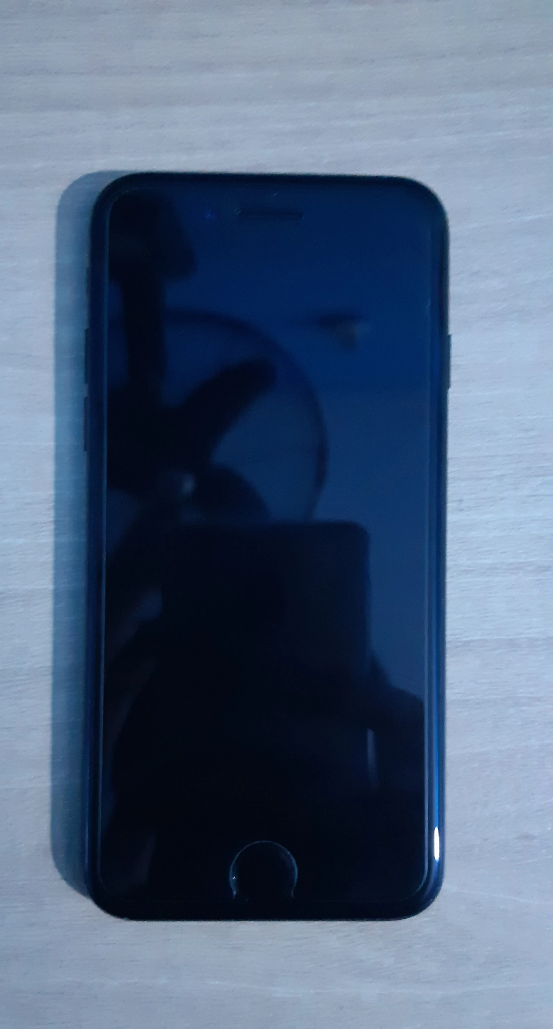 iPhone 7 - photo 1
