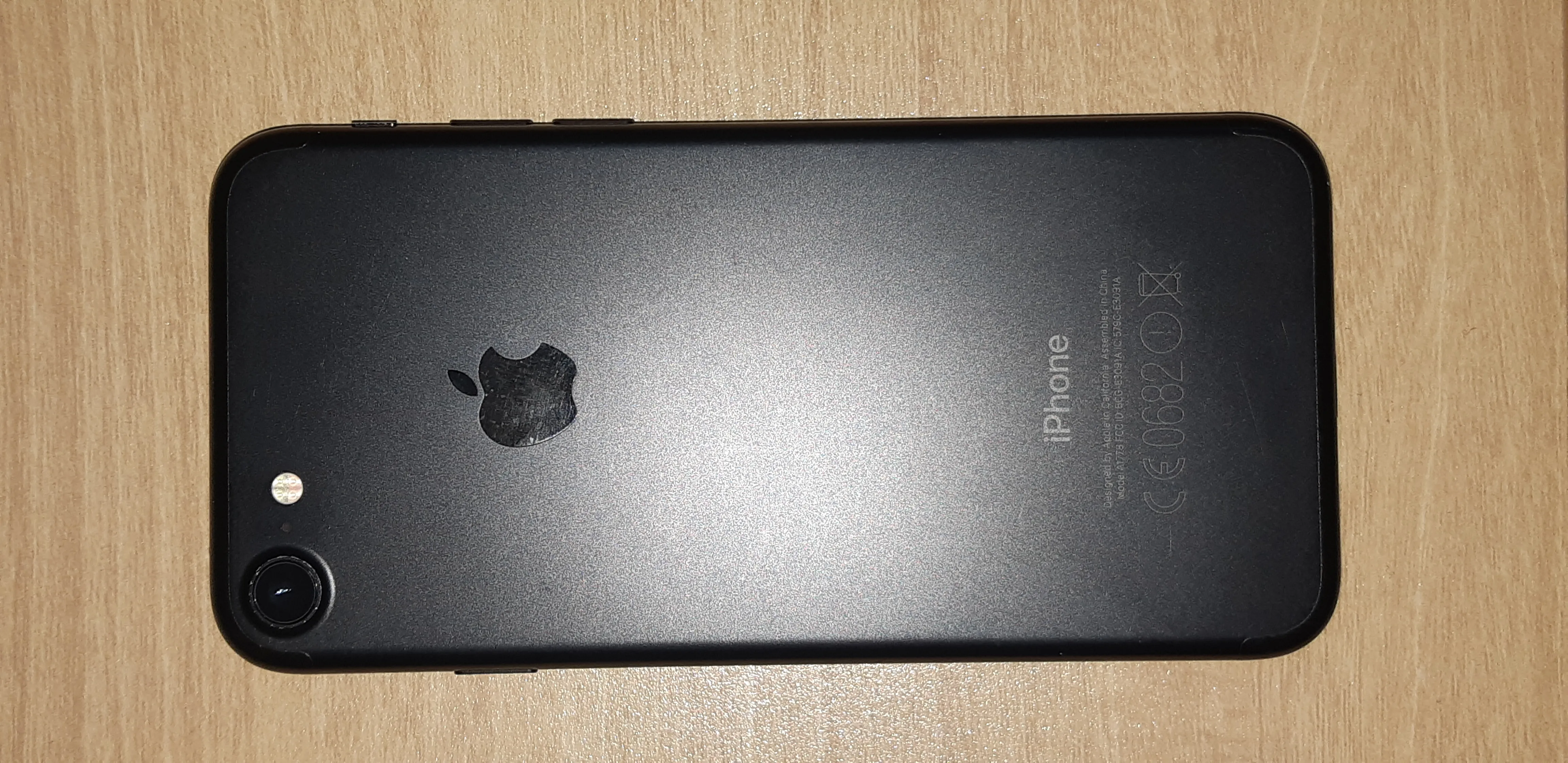 iPhone 7 - photo 1
