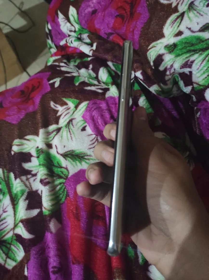 S8 plua dual sim small dot exchange possible - photo 2