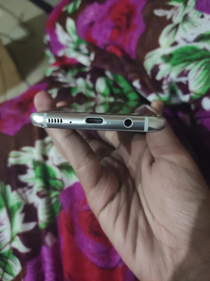 S8 plua dual sim small dot exchange possible - photo 1