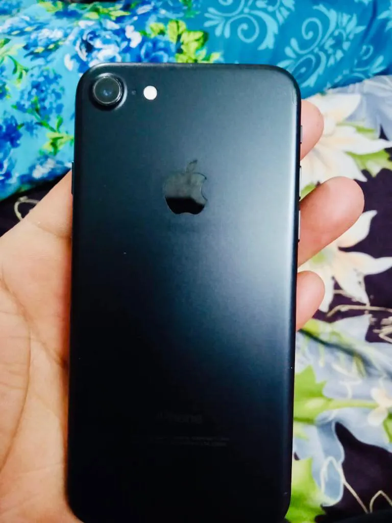 IPHONE 7 - photo 1