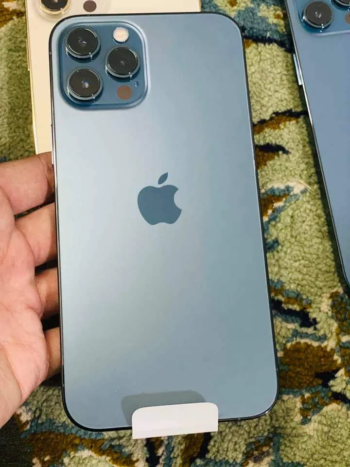 iPhone 12Pro Max - photo 2