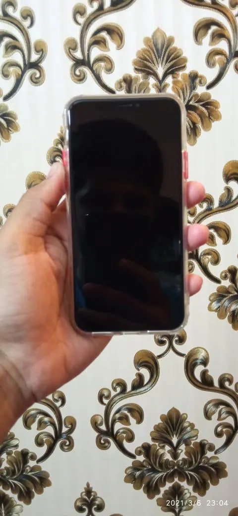 iPhone X - photo 1
