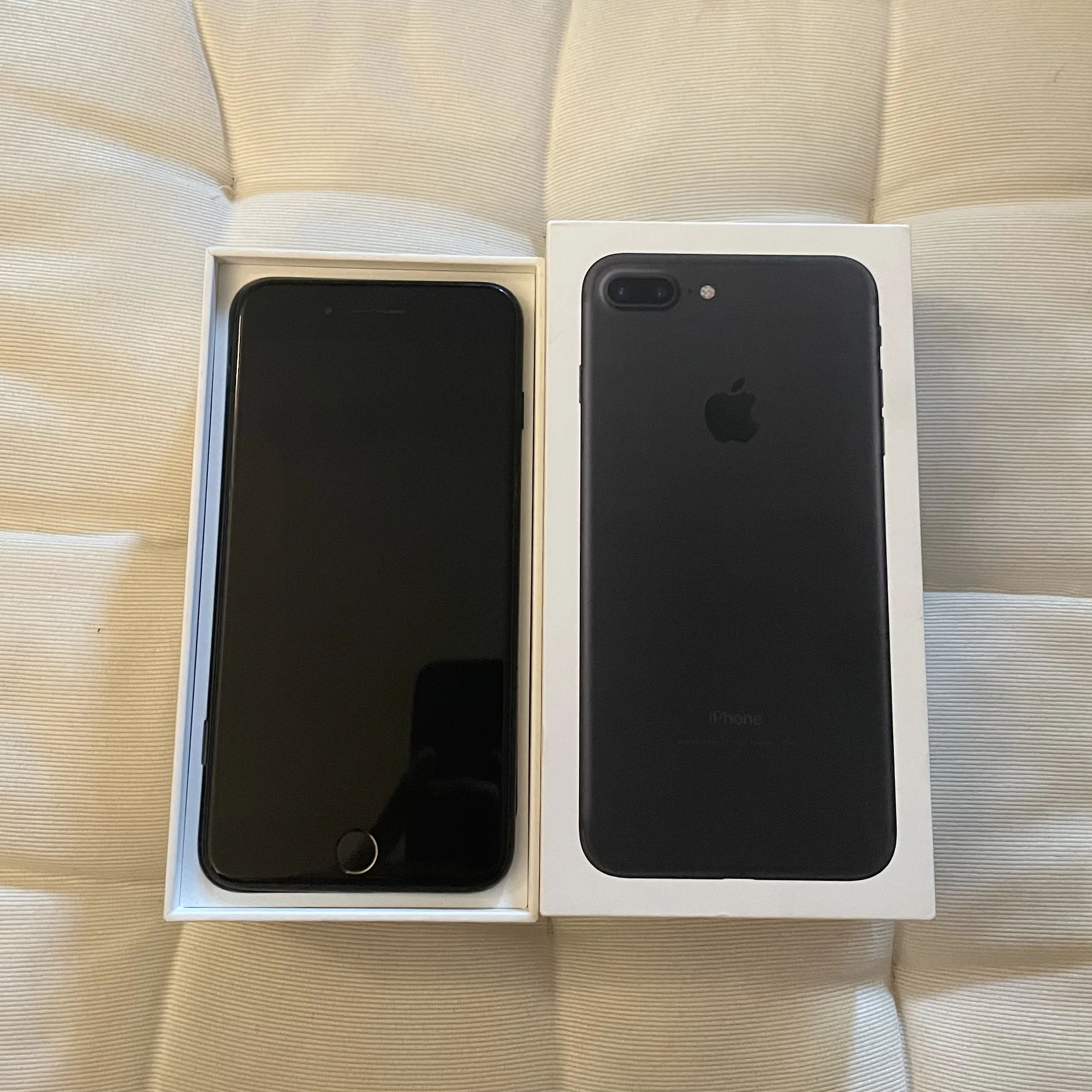iPhone 7 Plus Black (Karachi) - photo 1