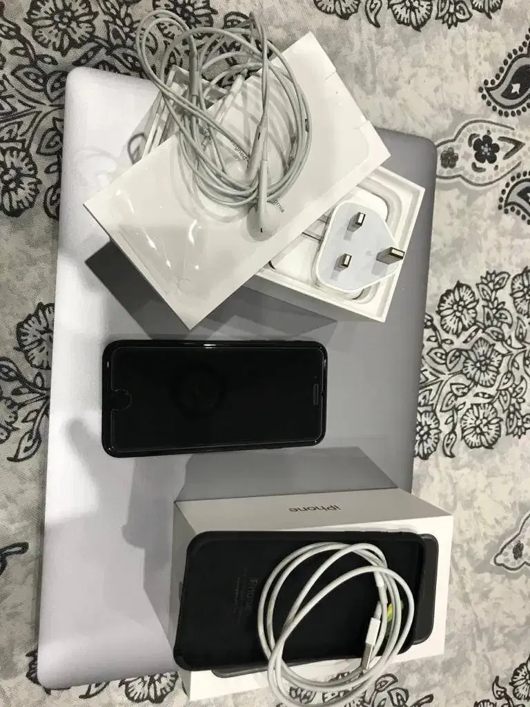 iPhone SE 2020 64GB (Complete Box) - photo 1