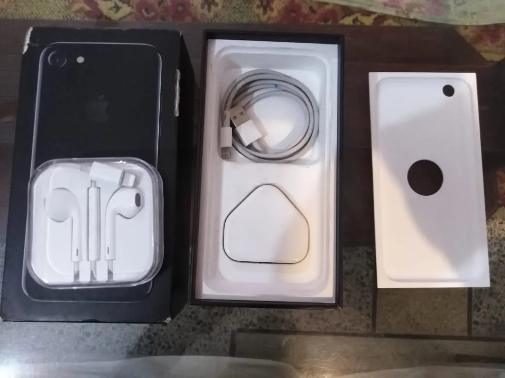 iPhone 7 32 GB with original Accessories and Box - photo 1