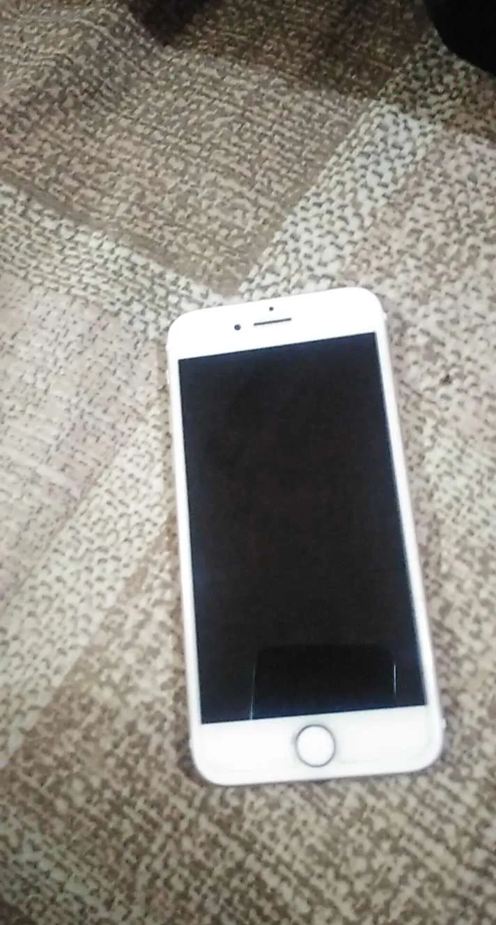 iPhone 7 - photo 1
