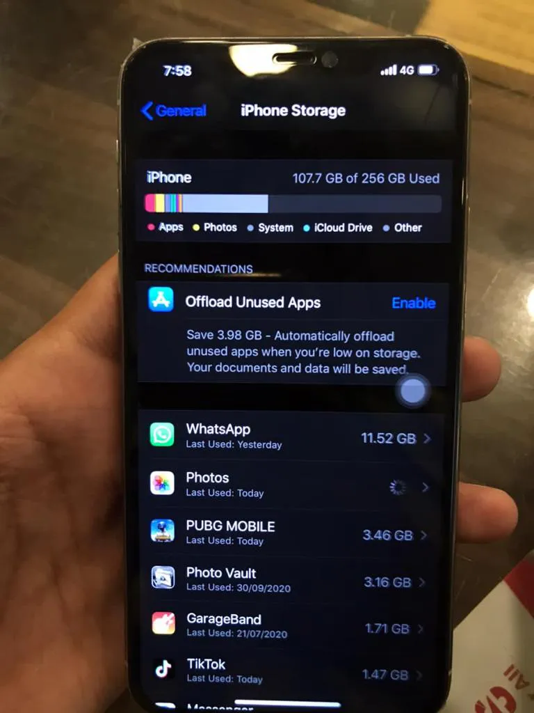 Iphone 11 pro max 256 GB white, 10/10 Pta Approved - photo 1