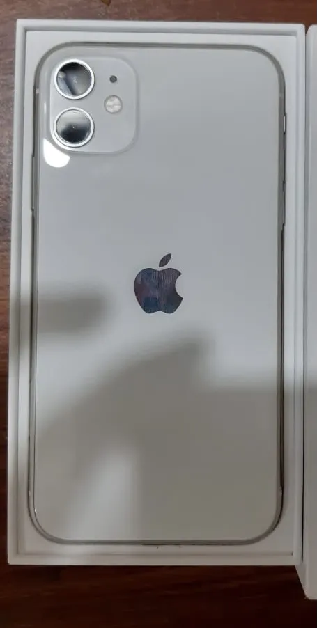 iPhone 11 - photo 1