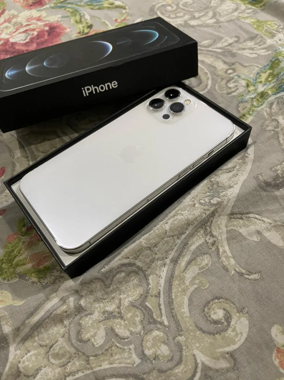 Iphone 12 pro max 256GB white silver LLA Model (in warranty) - photo 1