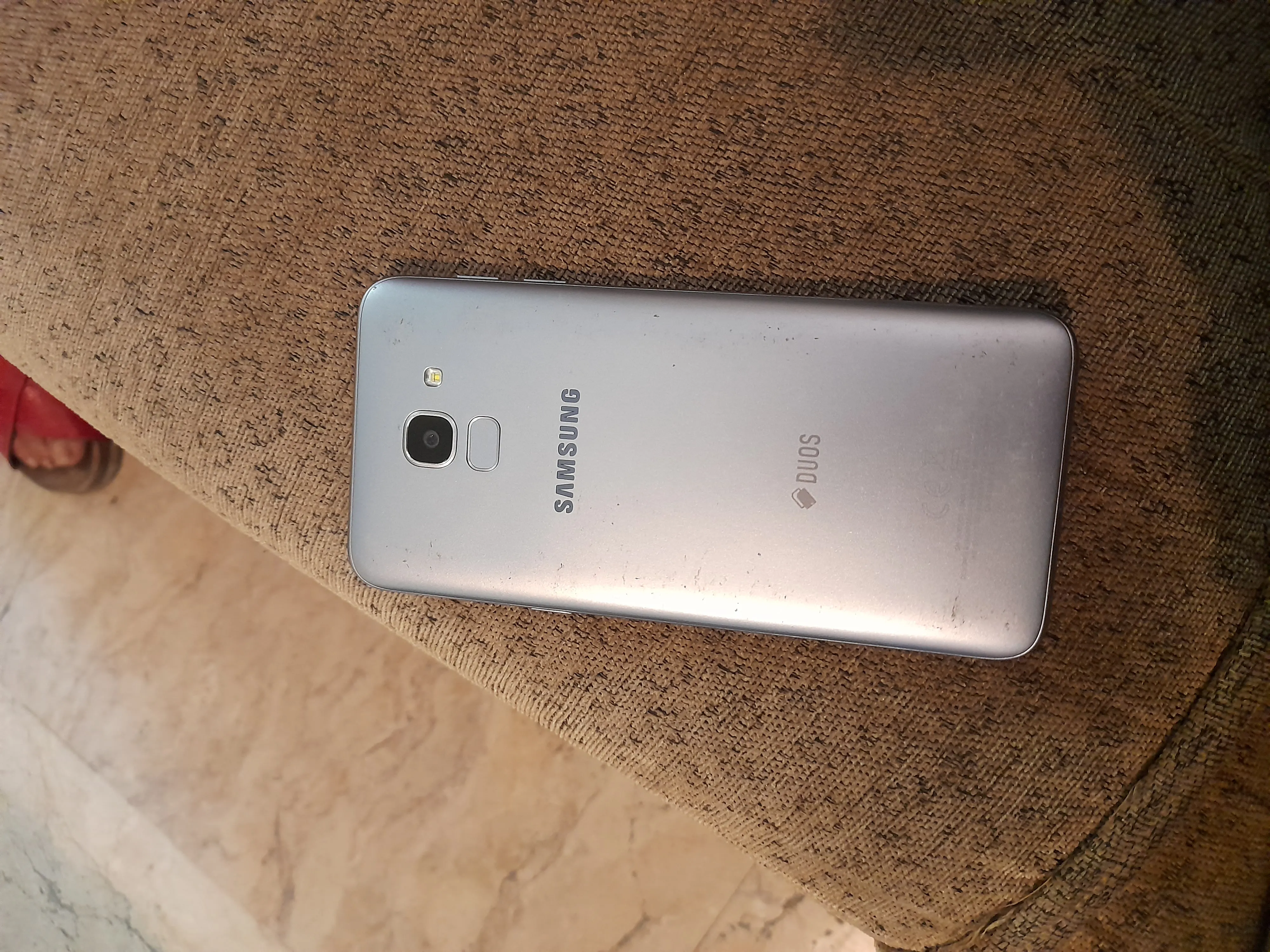 Samsung galaxy j6 with original box and charger - photo 1