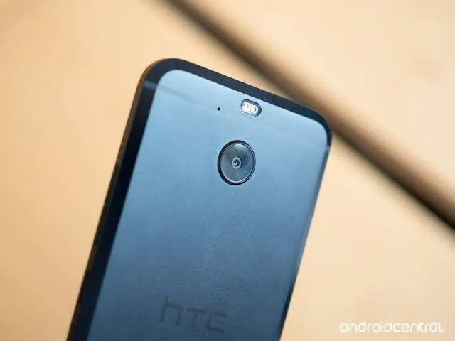 HTC bolt 3gb ram and 32gb rom - photo 1