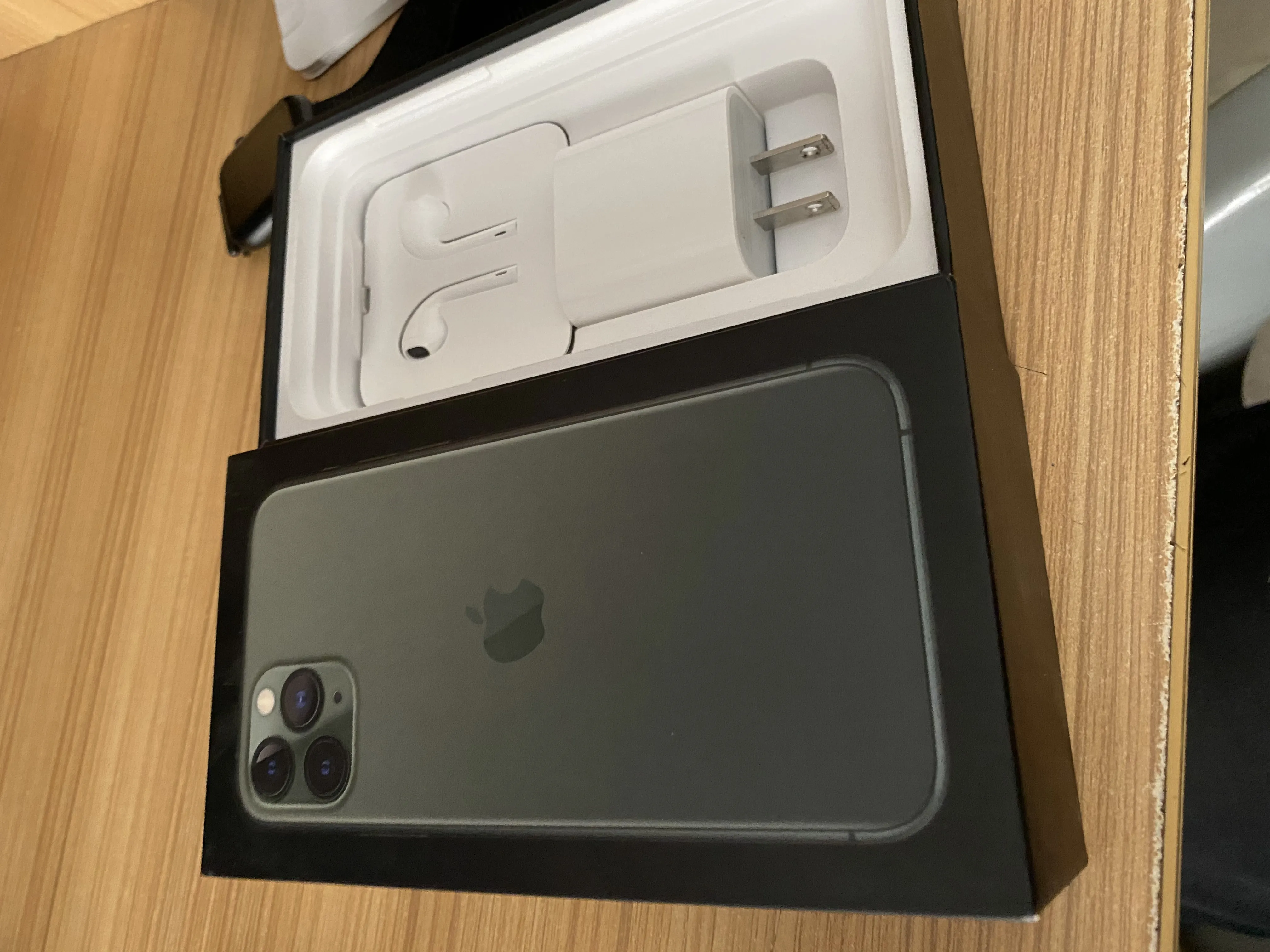 iPhone 11 pro - photo 3