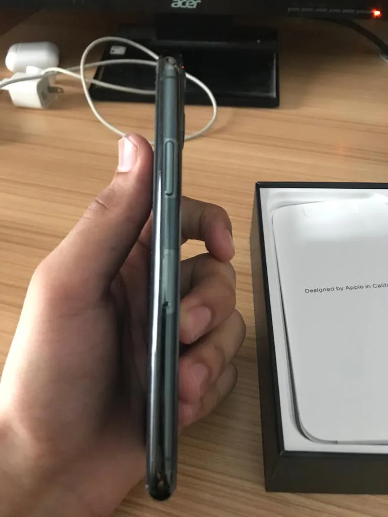 iPhone 11 pro - photo 1