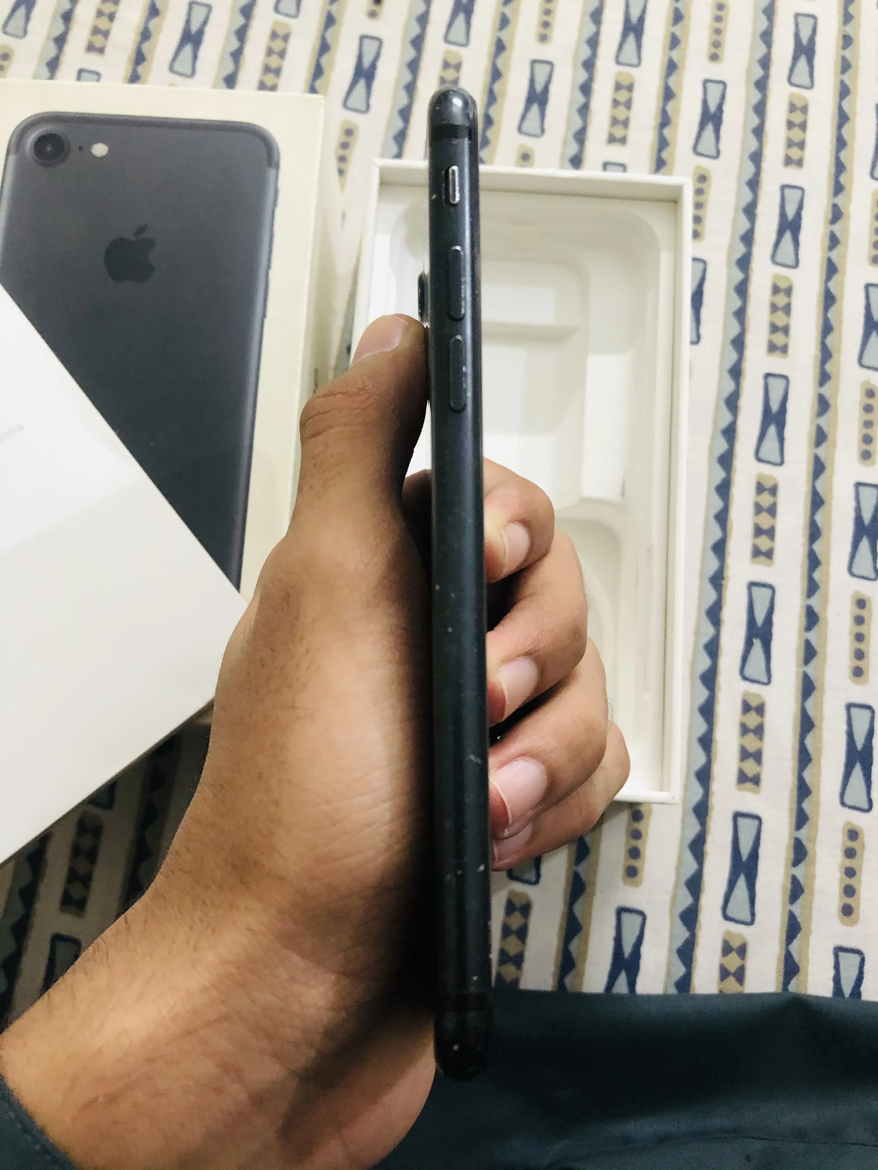 Iphone 7 with box - photo 1