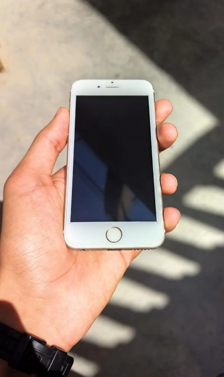 Iphone 6s - photo 1