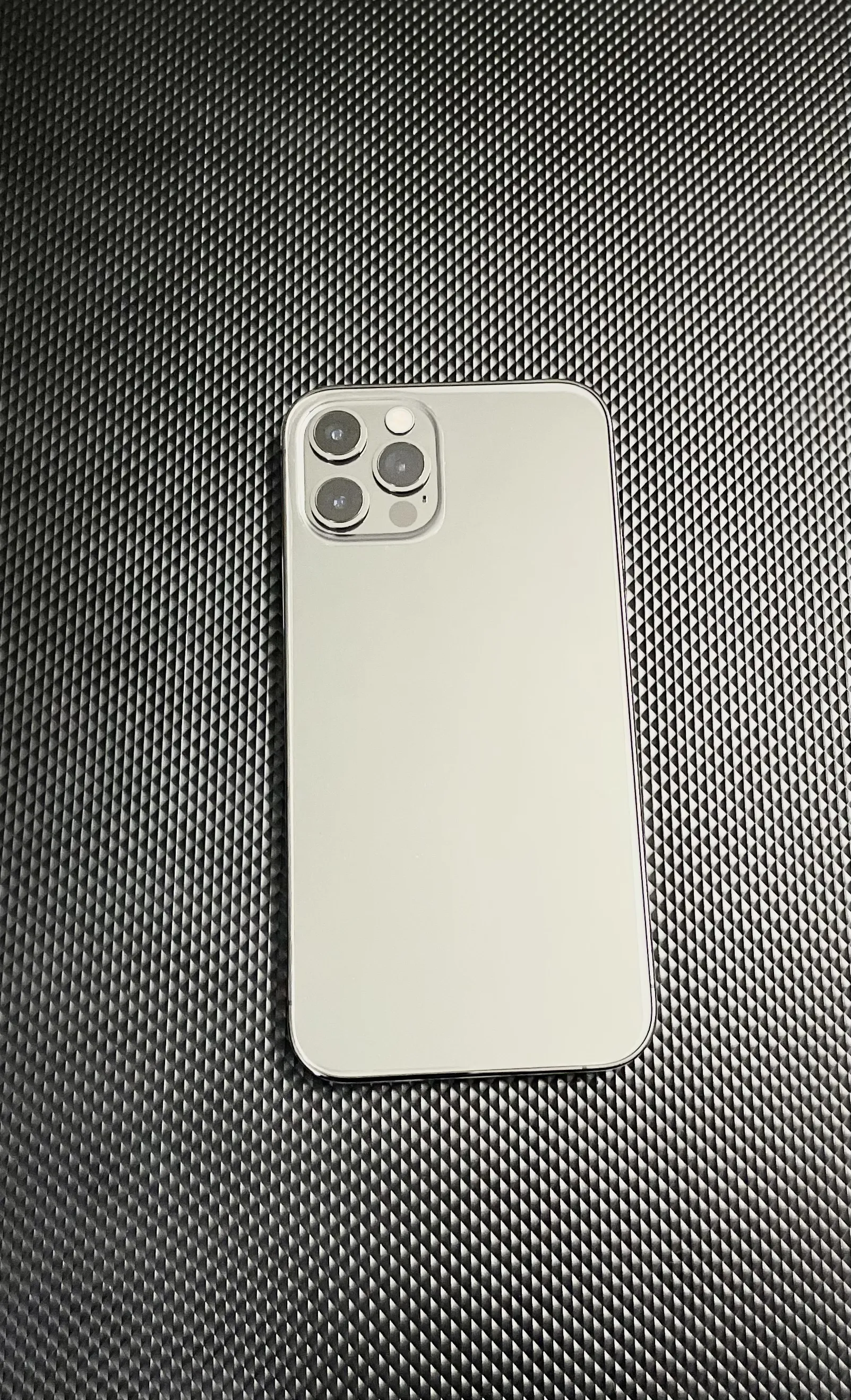 iPhone 12 Pro - photo 2