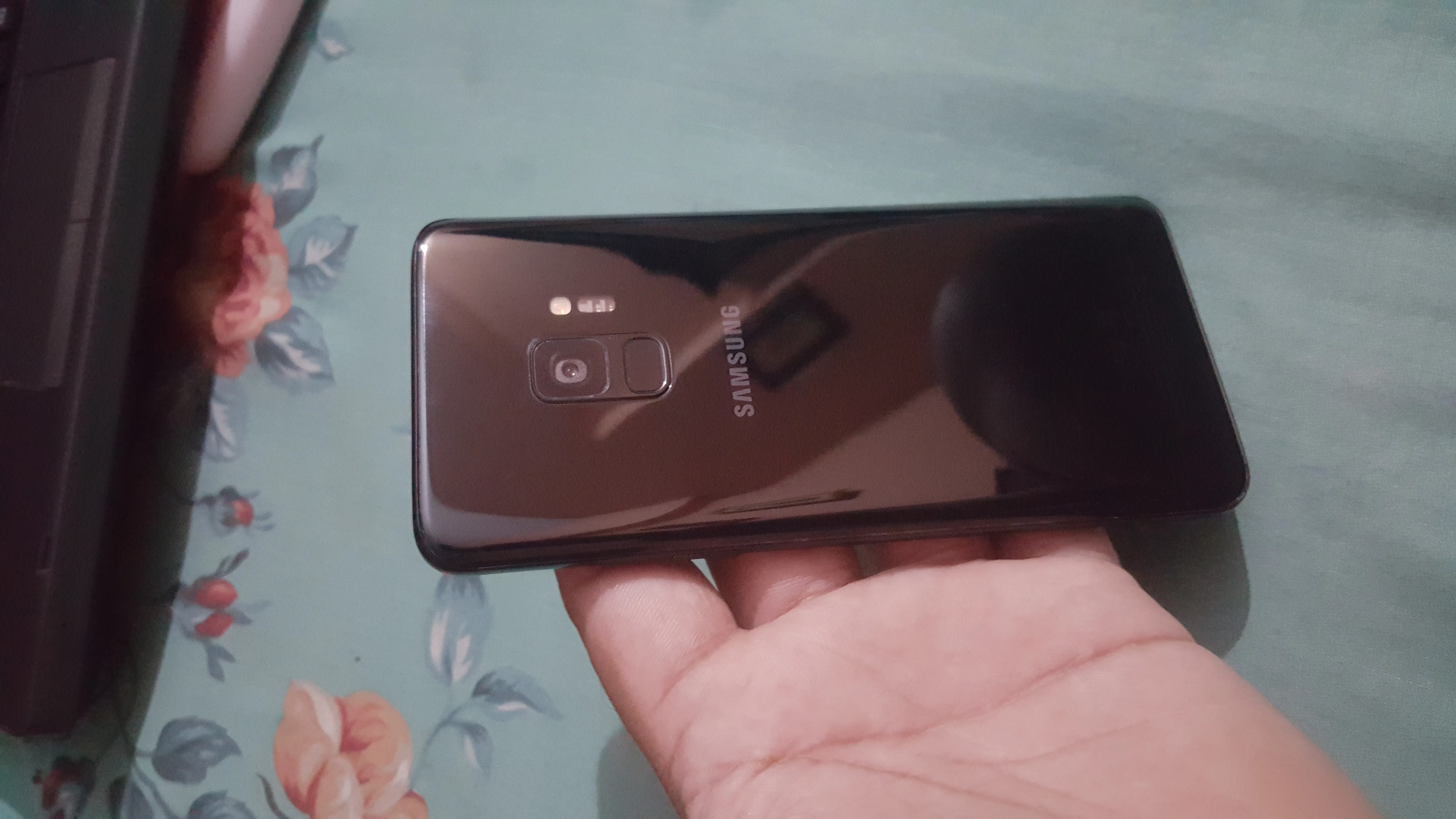 Samsung S9 - photo 1