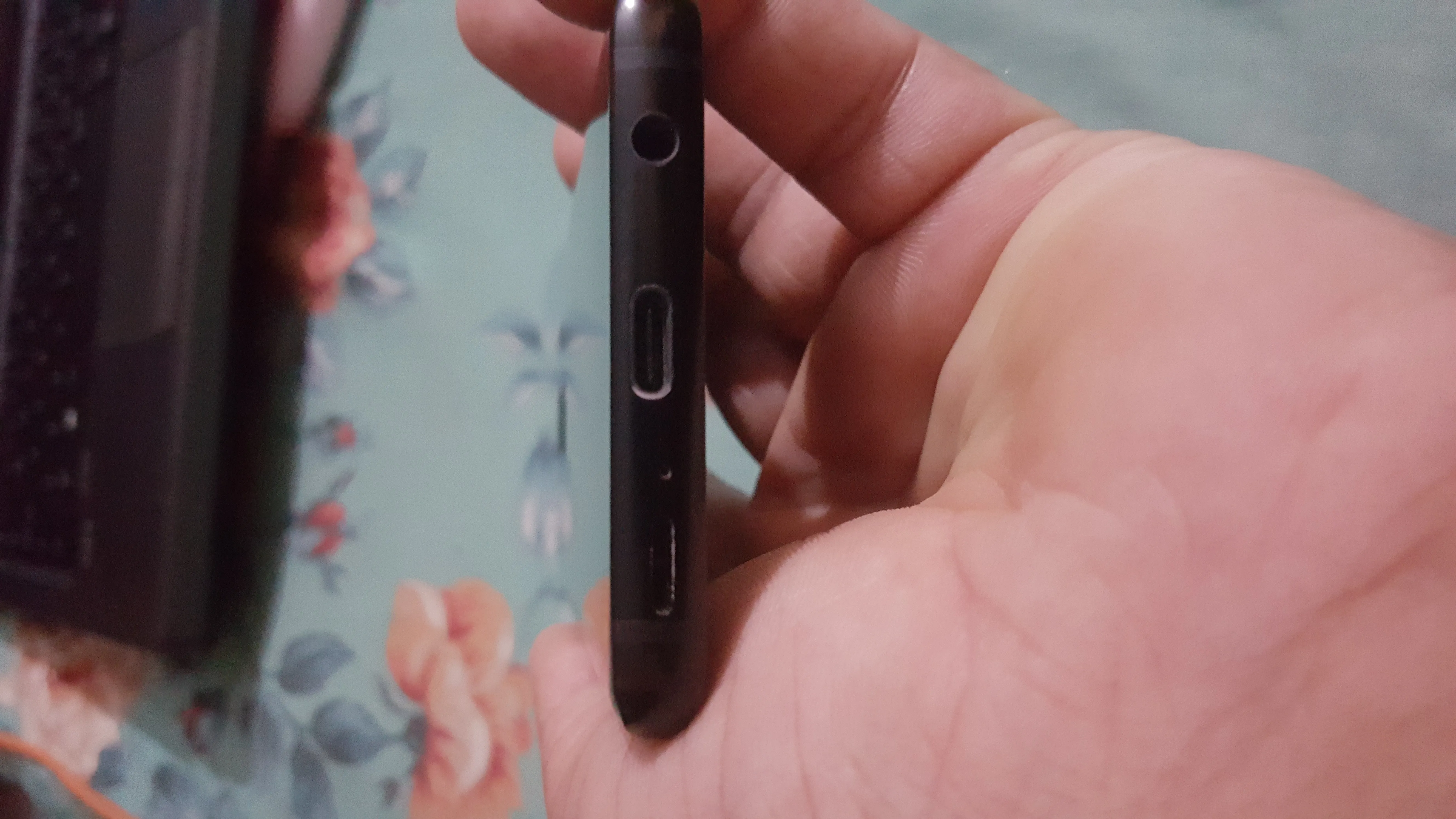 Samsung S9 - photo 1