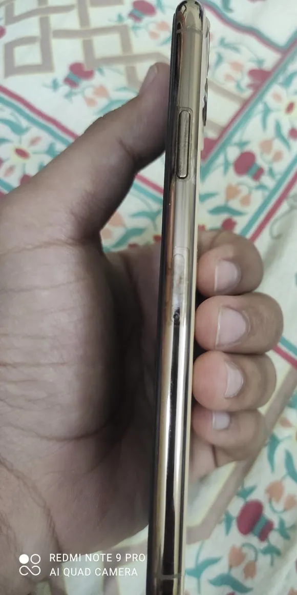 IPHONE 11 pro max golden 10/10 condition - photo 2